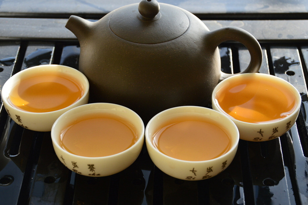 茶是一场邂逅，爱上茶杯中的小幸福